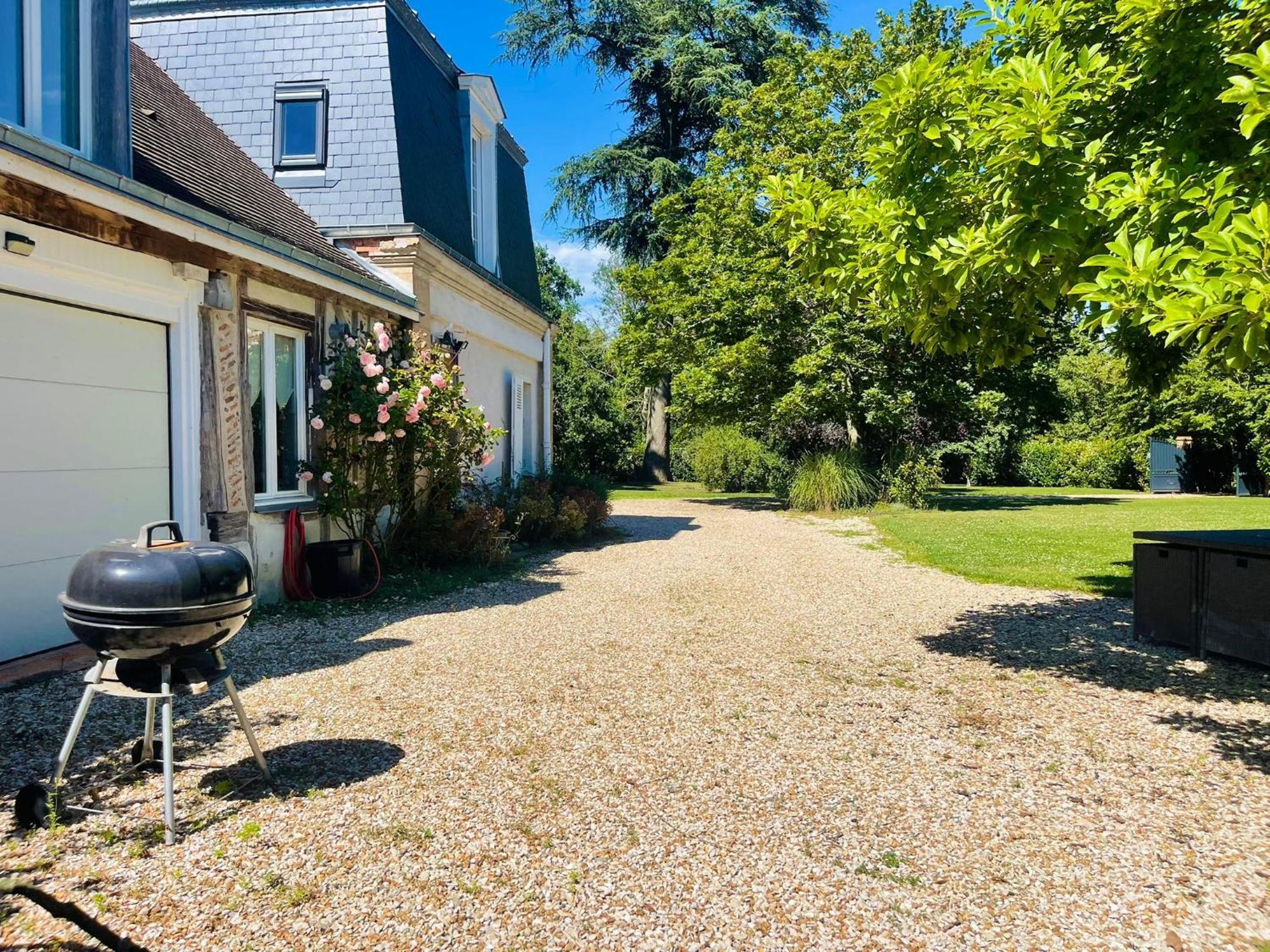 Maison Chaleureuse De 4 A 12 Personnes Neuville-aux-Bois Exterior photo