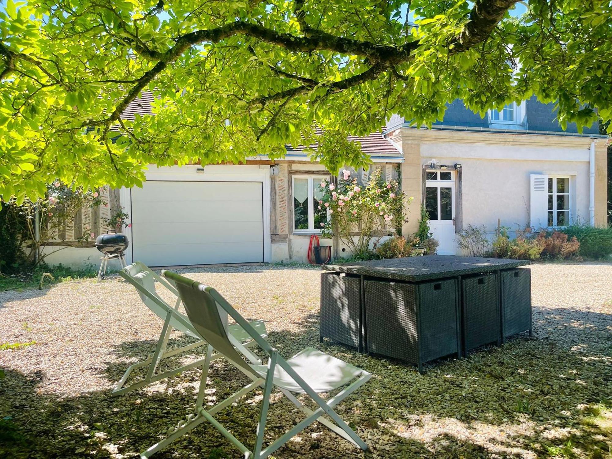 Maison Chaleureuse De 4 A 12 Personnes Neuville-aux-Bois Exterior photo