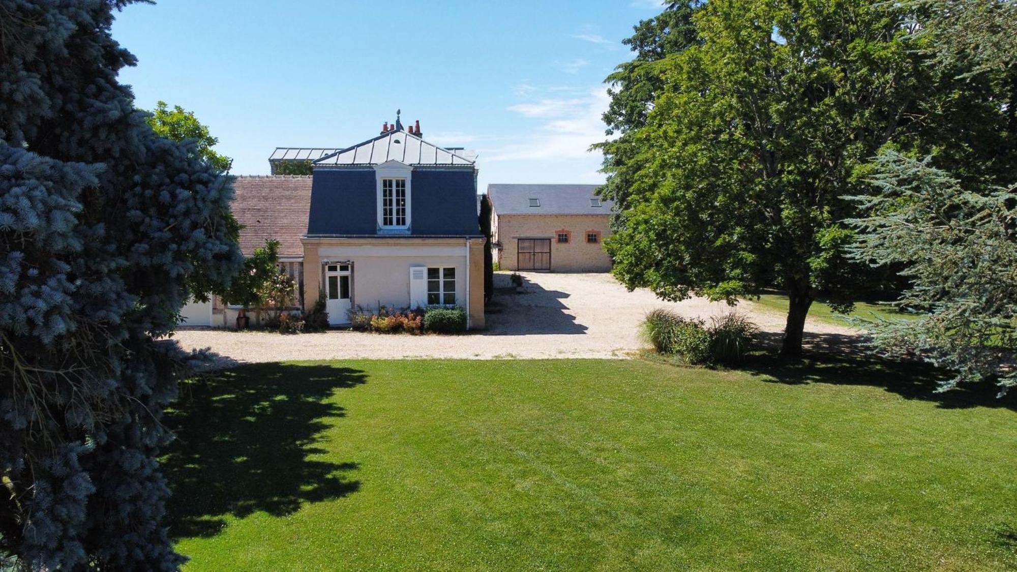 Maison Chaleureuse De 4 A 12 Personnes Neuville-aux-Bois Exterior photo