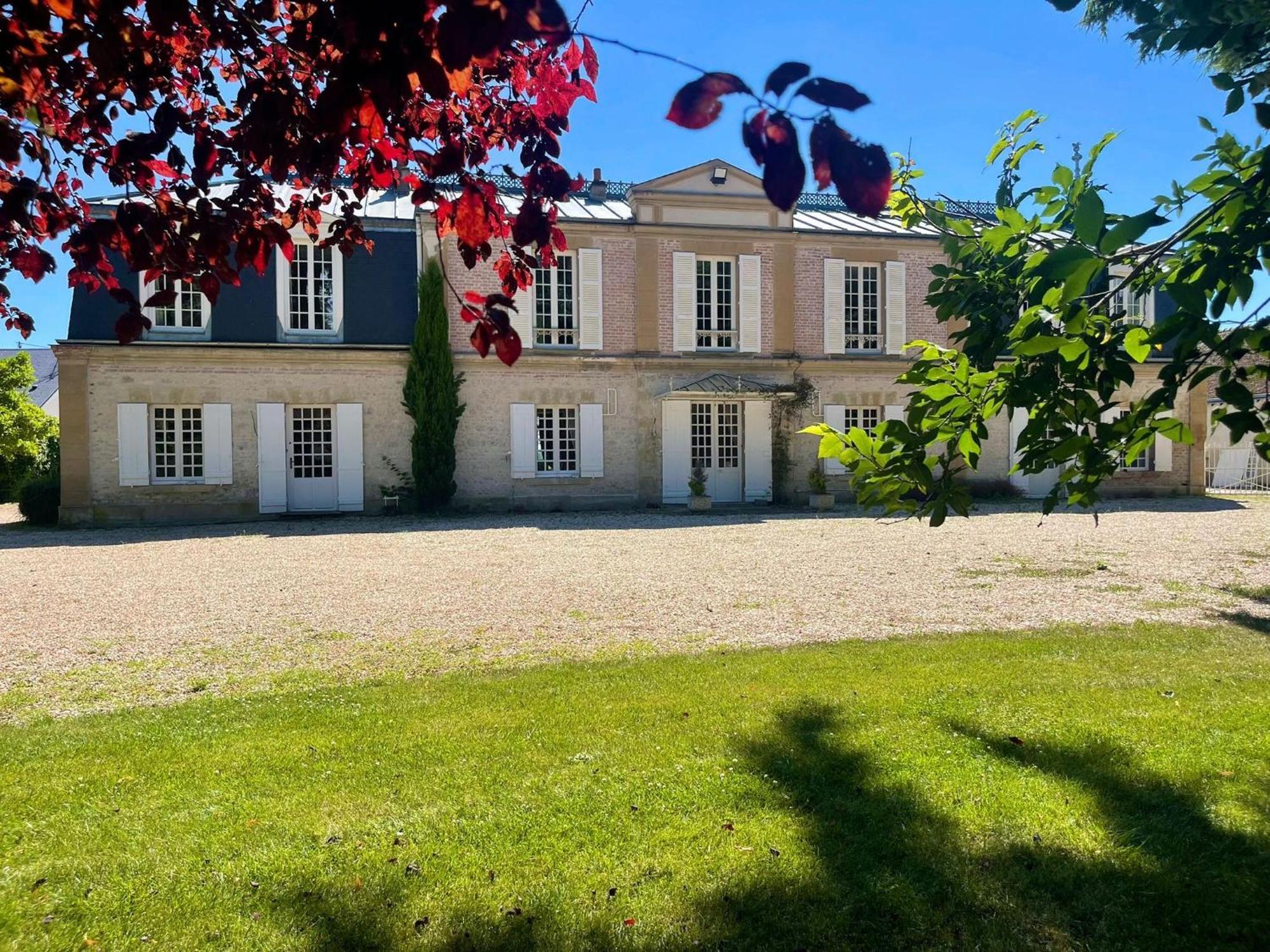 Maison Chaleureuse De 4 A 12 Personnes Neuville-aux-Bois Exterior photo