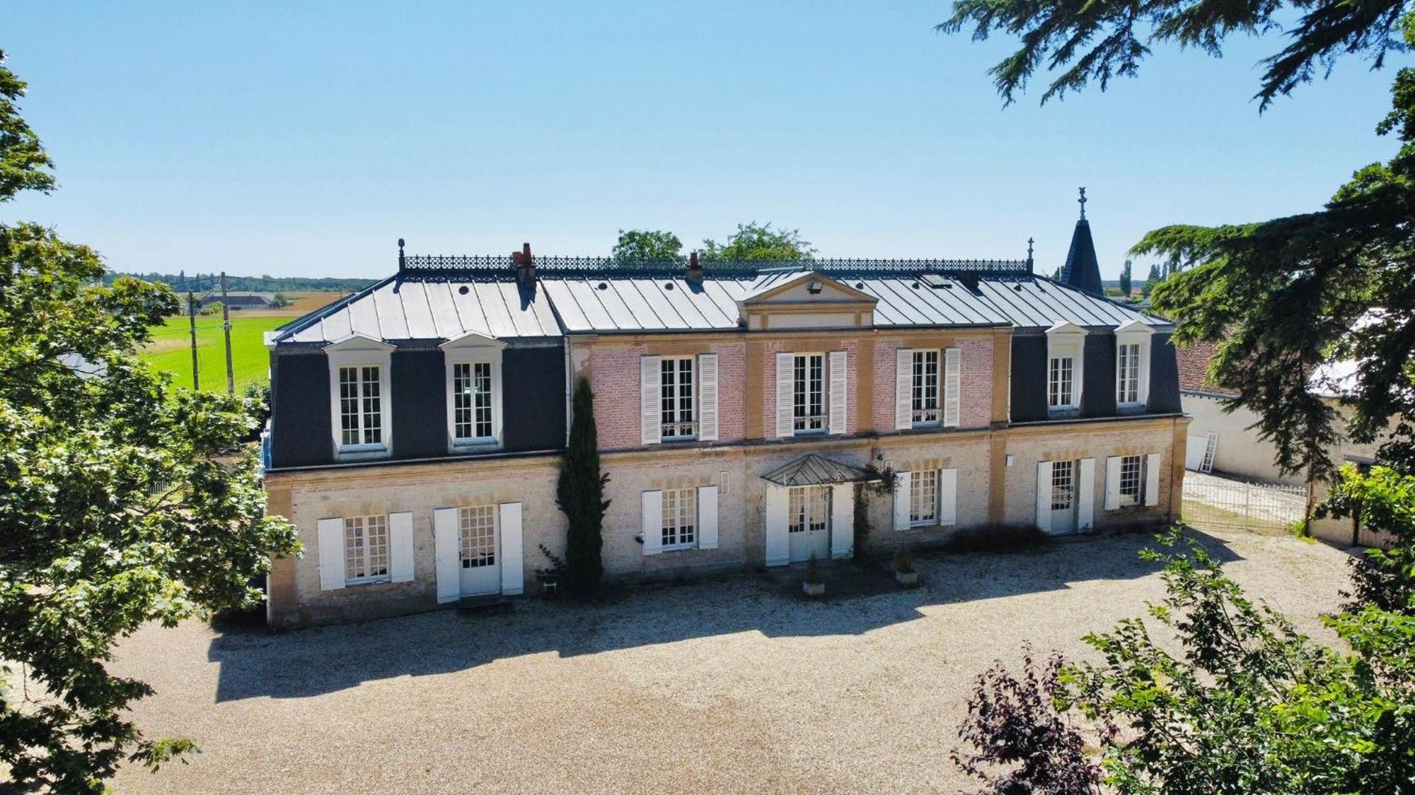 Maison Chaleureuse De 4 A 12 Personnes Neuville-aux-Bois Exterior photo